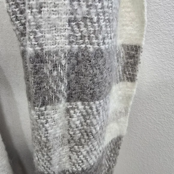 Lauren Conrad Gray Scarve Long Thick Warm Winter One Size - Picture 3 of 6